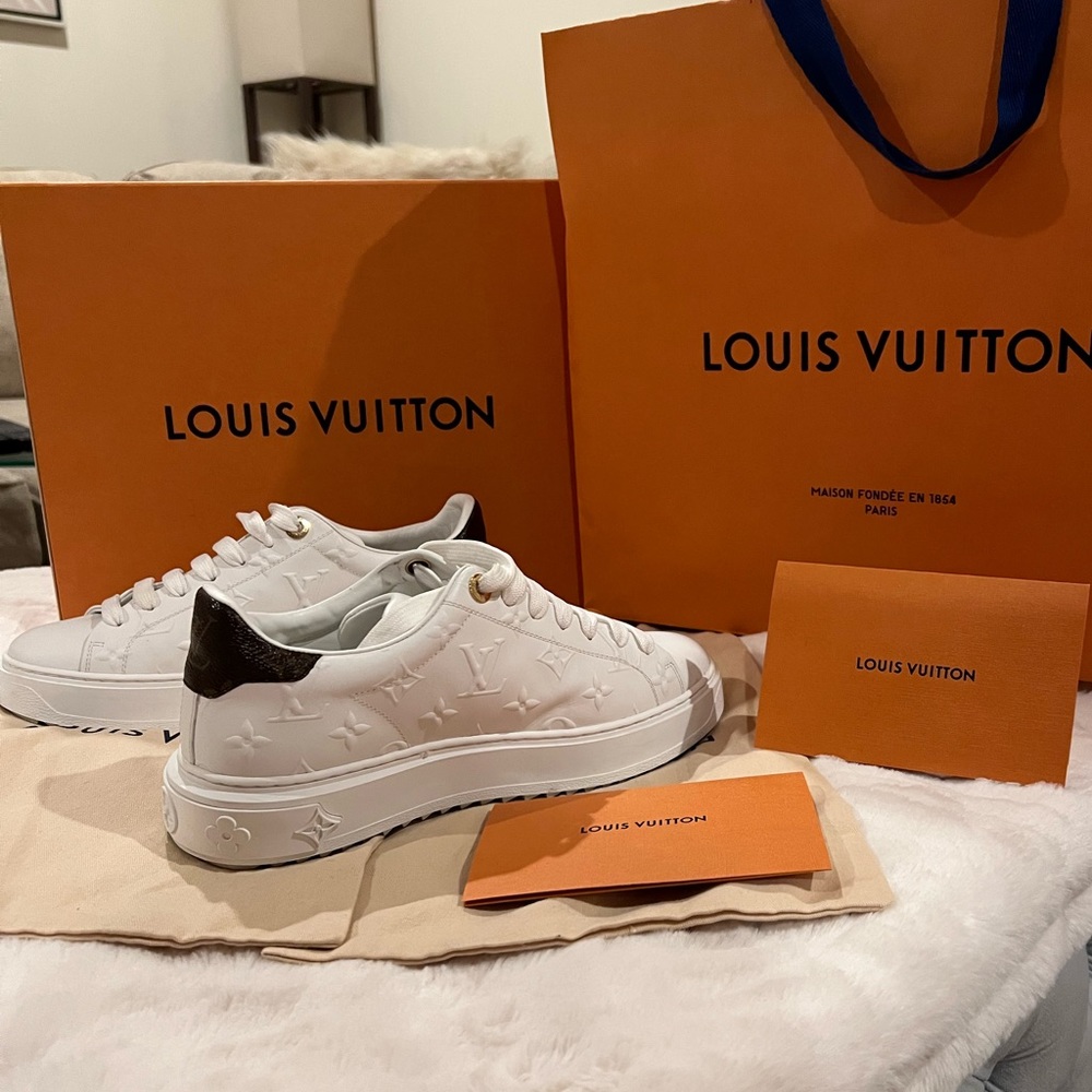 Louis Vuitton Women’s White Leather Time Out Monogram sneakers